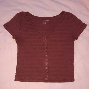 AMERICAN EAGLE burgundy cropped tee